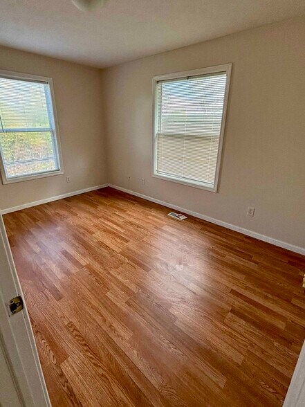 Building Photo - 4438 Morningside Dr SE
