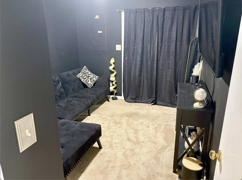 Building Photo - 421 Woodview Ln