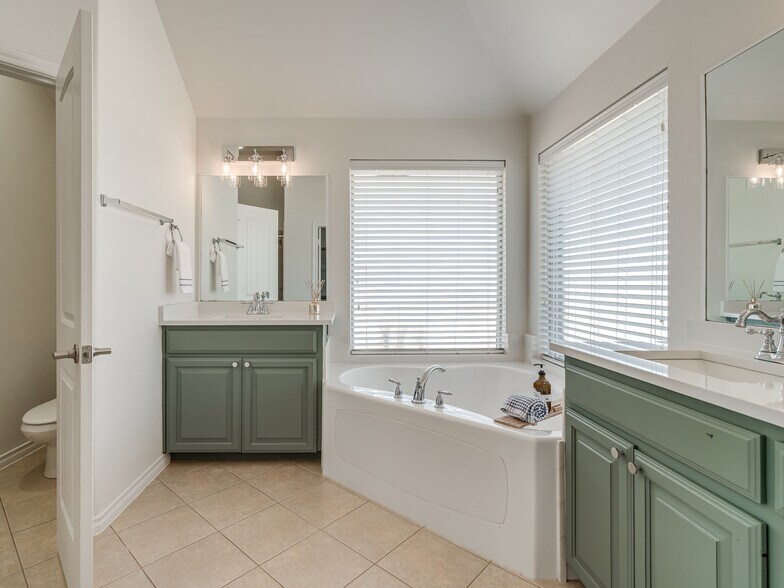 Master Bath - 20301 Flowered Meadows Way