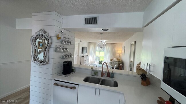 Building Photo - 267 Quail Forest Blvd