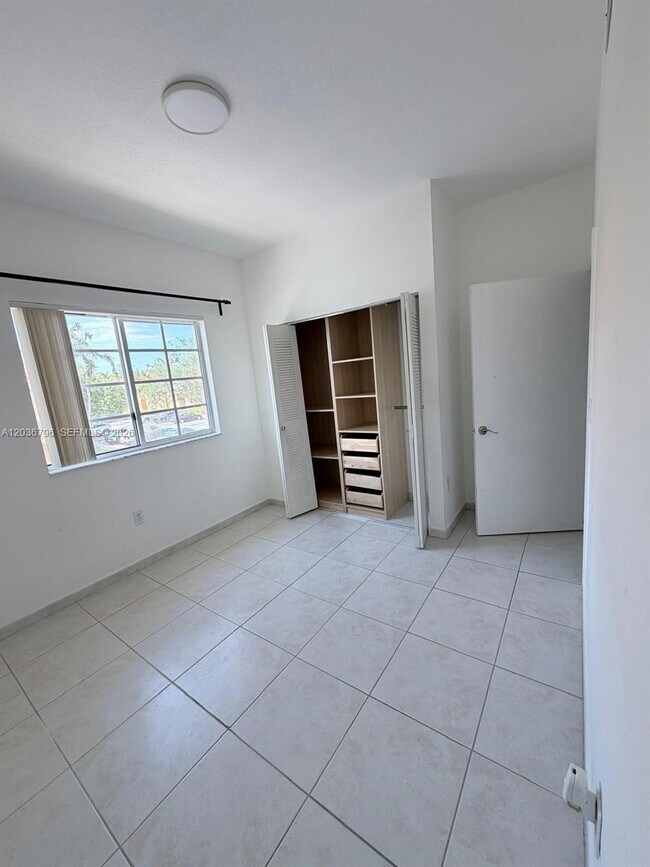 Building Photo - 7220 NW 114th Ave