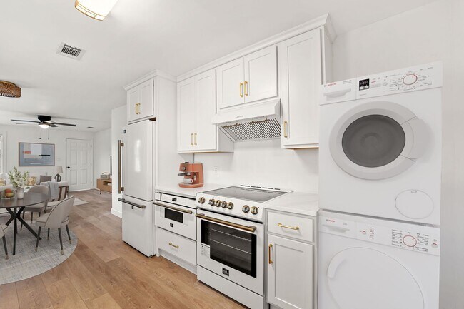 Building Photo - 2 Bed 1.5 Bath Jax Beach - Walk to the Beach- Newly remodeled