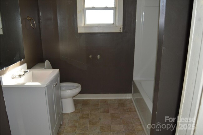 Building Photo - 208 Wilson St