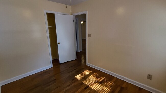 Building Photo - 5111 Palmetto Ln