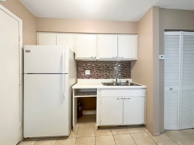 Building Photo - A Charming Studio Apartment Located In A W...