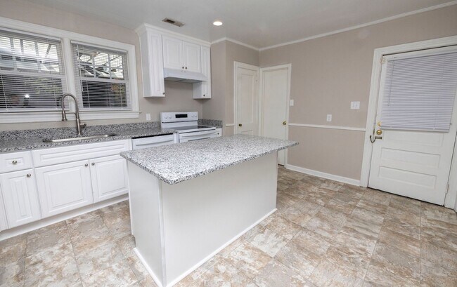 Building Photo - 4403 Ericcson Dr