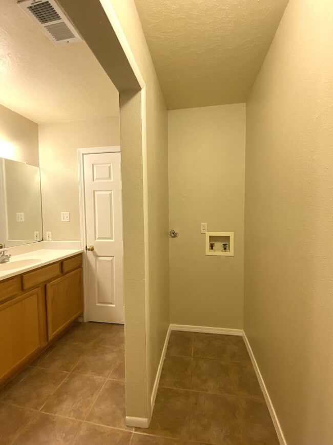 Building Photo - 2BR/1Bath - 4 Plex in Rio Rancho