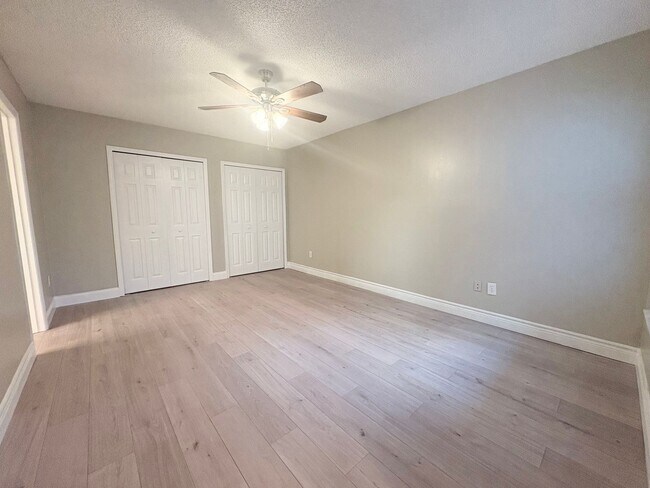 Building Photo - Fantastic 3 BR Lake Mary Home with vaulted...