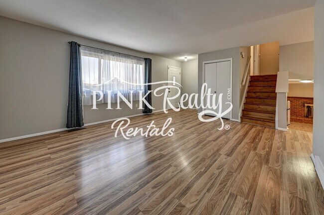 Building Photo - Nice 4 Bedroom Close to Peterson AFB and S...