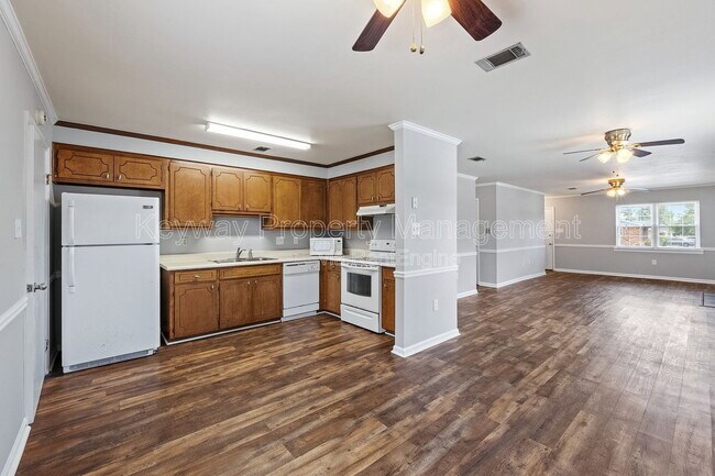 Building Photo - 3933 Miramar Dr Ext