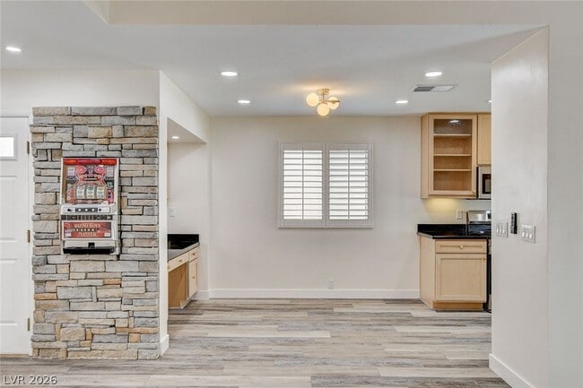 Building Photo - 2999 Bel Air Dr