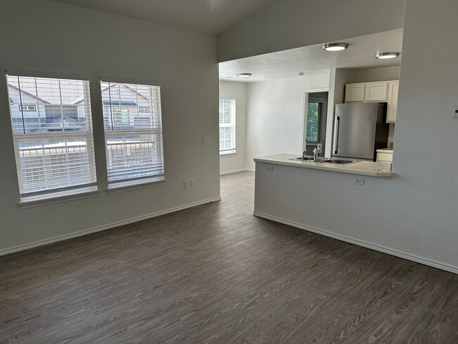 Building Photo - Remodeled 2-Bedroom/2-Bath Apartment