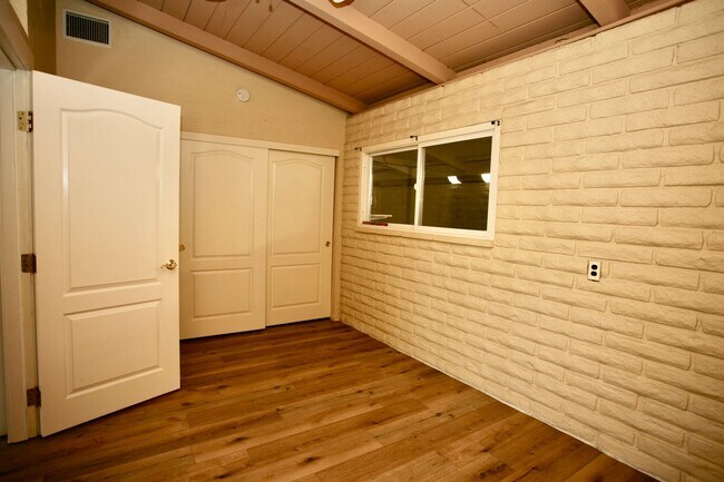 Building Photo - Mid-Century Modern 3Br 2Ba on 1/2ac with View!
