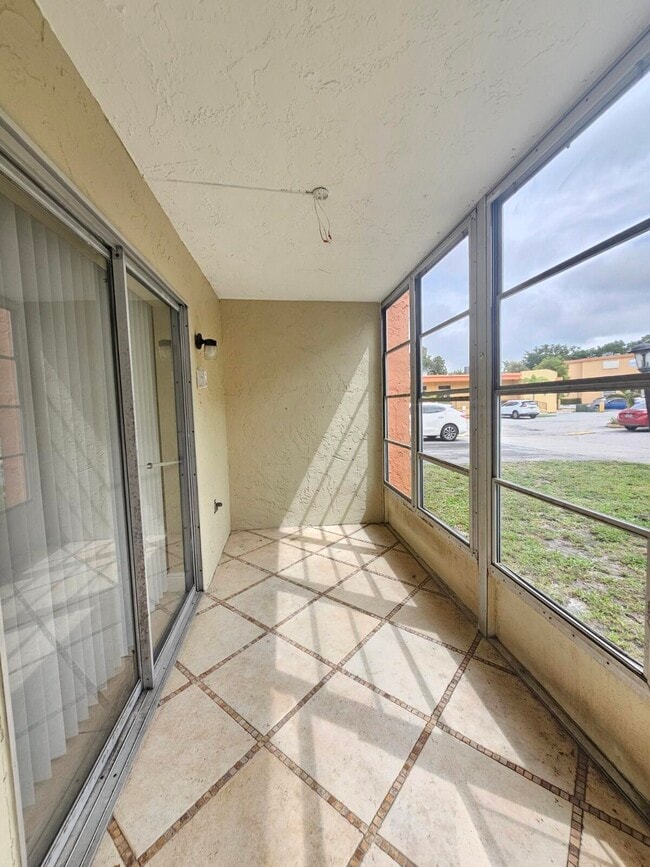 Building Photo - 4324 NW 9th Ave