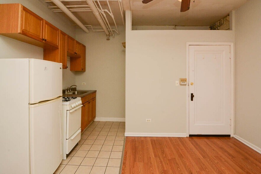 Building Photo - 2849 N Burling St