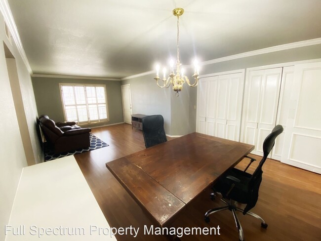 Building Photo - 2 br, 1.5 bath House - 7815 Broadway #103A