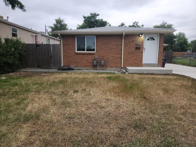 Primary Photo - 3250 W Custer Pl