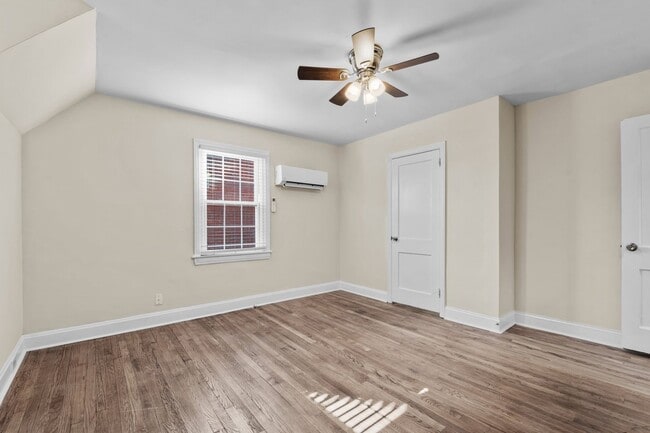 Building Photo - Spacious 1 Bedroom Duplex in Trinity Park, blocks from Duke! - Renovated & Pet Friendly