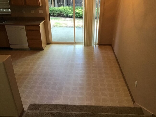 Building Photo - h978 - 980