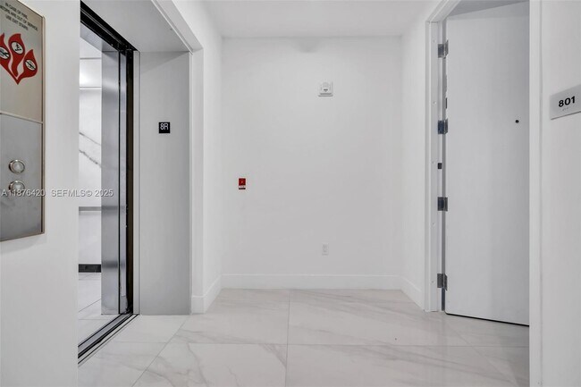 Building Photo - 17550 Collins Ave