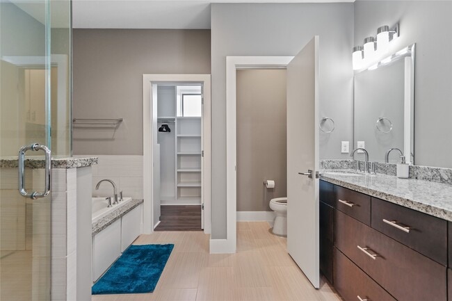 Building Photo - 2105 Hadley St