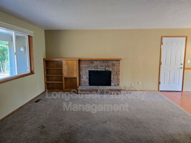 Building Photo - 2550 NE Seavy Cir