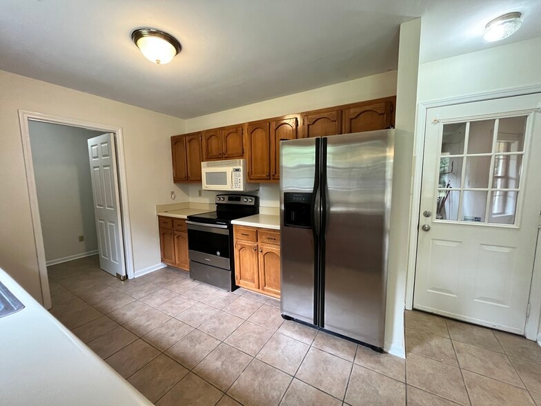 Building Photo - 10093 Fox Chase Dr