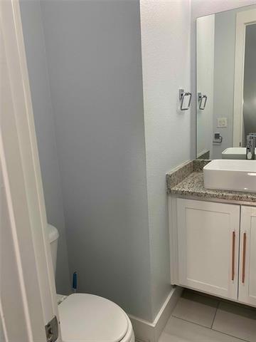 Building Photo - 203 S Village Way