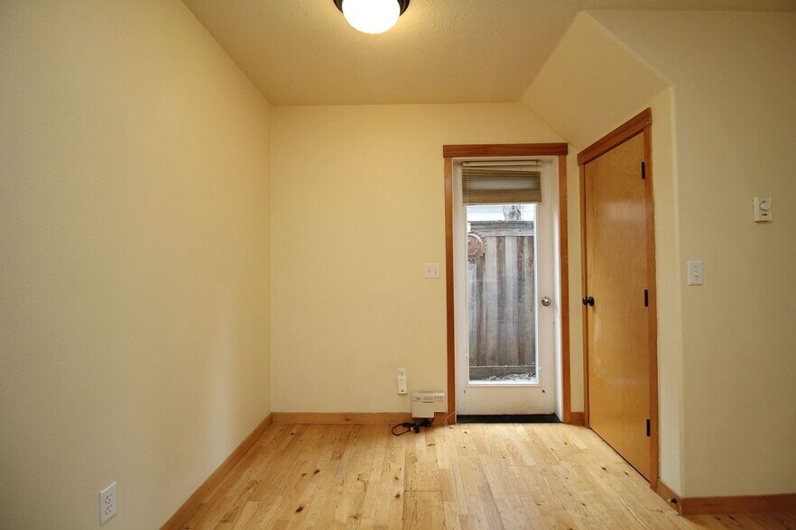 Building Photo - 5612 SE 22nd Ave