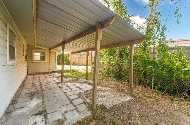 Building Photo - 201 Dixie Dr