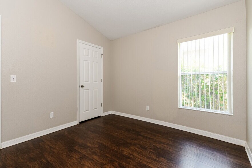 Building Photo - 202 Tower View Dr W