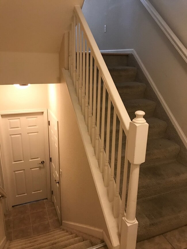 Building Photo - Beautiful 2 Bedroom/2 Bathroom Townhome in Kensington Estates