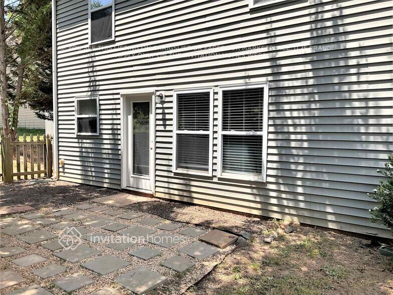 Building Photo - 2032 Dunsmore Ln