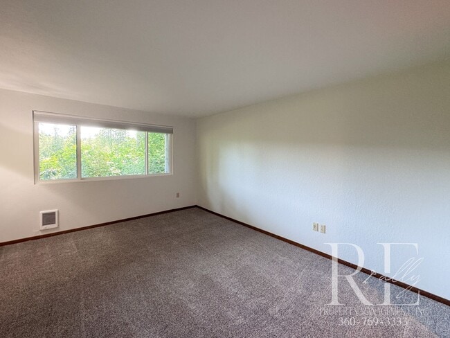 Building Photo - Highland Greens Golf Course Living