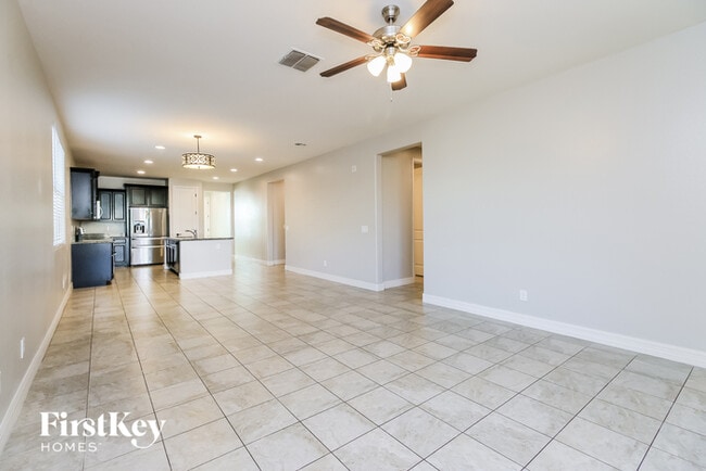 Building Photo - 200 E Toscana Dr