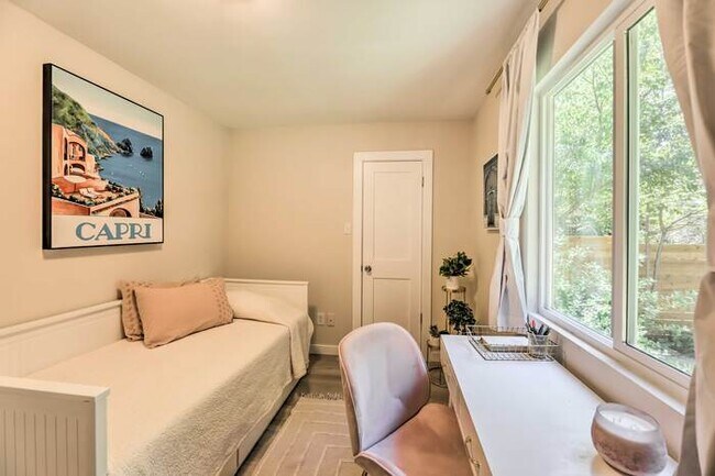 Building Photo - 6204 Wagon Bend