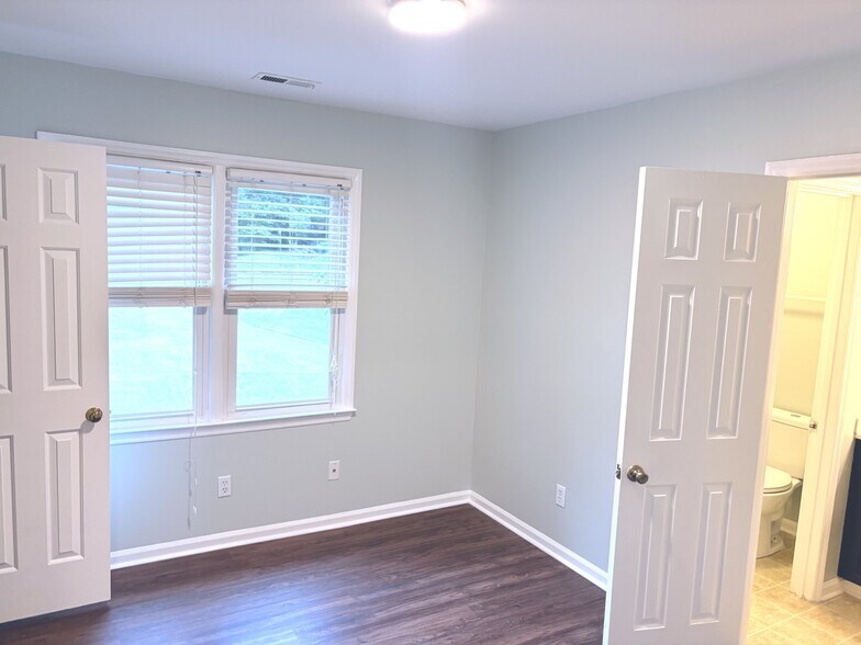 Building Photo - 6813 Glendower Rd