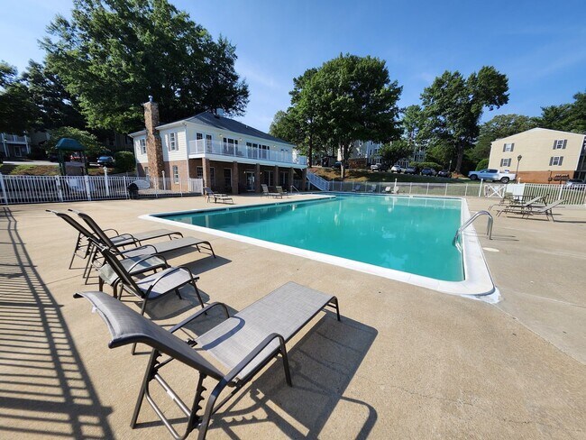 Building Photo - 1211 Villa Ln
