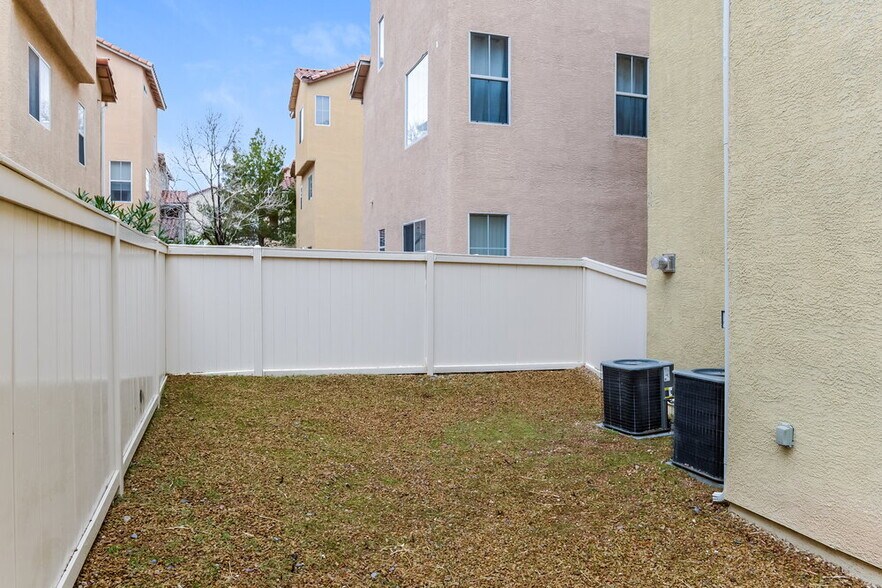 Building Photo - 8937 Brian Christopher Ave