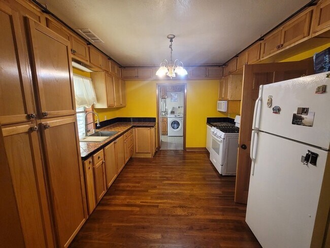 Building Photo - 5113 Avenue R