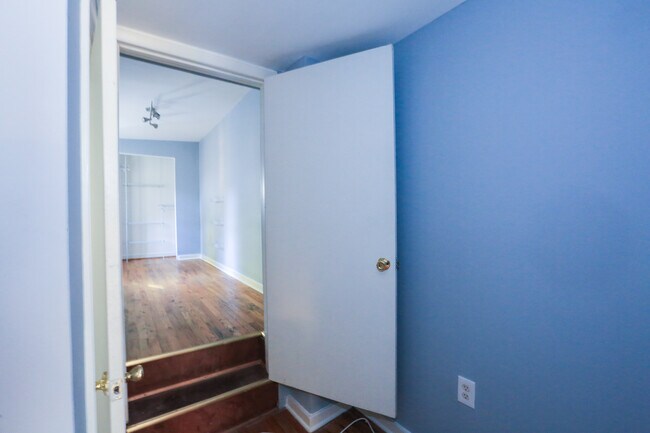 Building Photo - 540 S Paca St