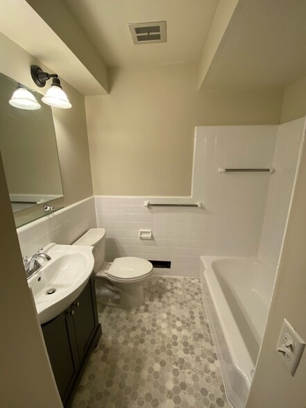 Main floor bathroom - 3507 Aquila Ave S