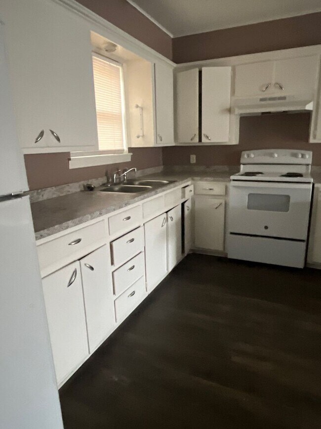 Building Photo - 1614 58th St