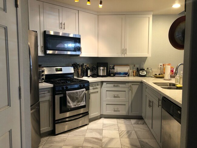 Building Photo - 3620 3rd Avenue #111