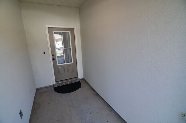 Building Photo - Trendy, 3 bedroom, 2 bath home in coveted Kenilworth Crossing Community near LSU