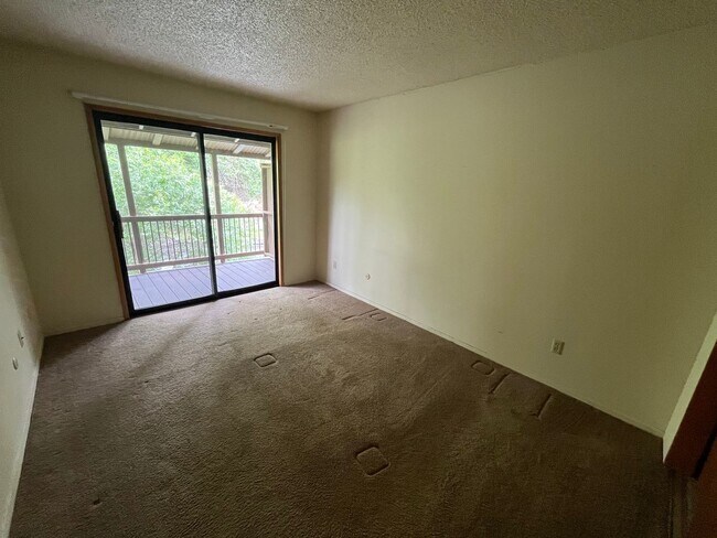 Building Photo - 1 Bed/1 Bath with River Views! Riviera Ridge Apartments