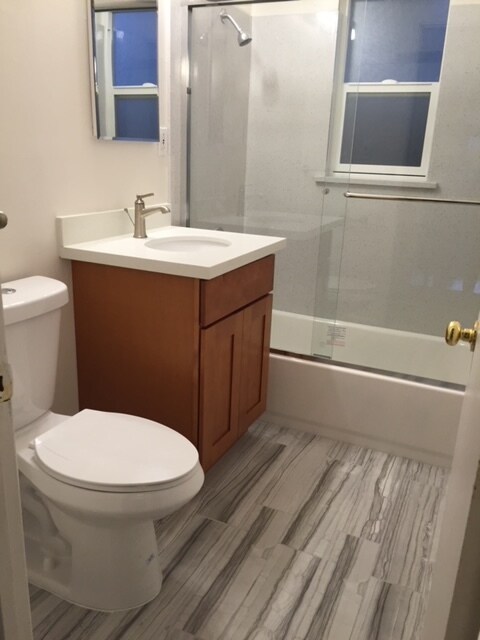 bathroom - 3133 Alma St