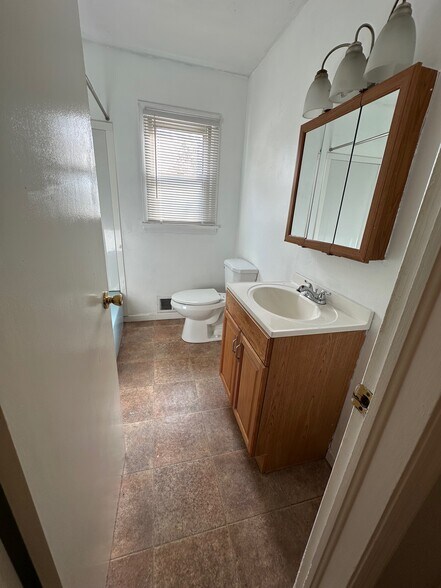 Downstairs BA - 2139 Westside Dr