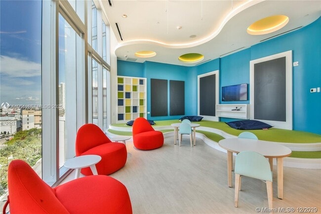 Building Photo - 851 NE 1st Ave