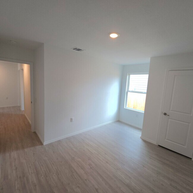 Building Photo - Welcome to the Heartbeat of South San Antonio In Vida